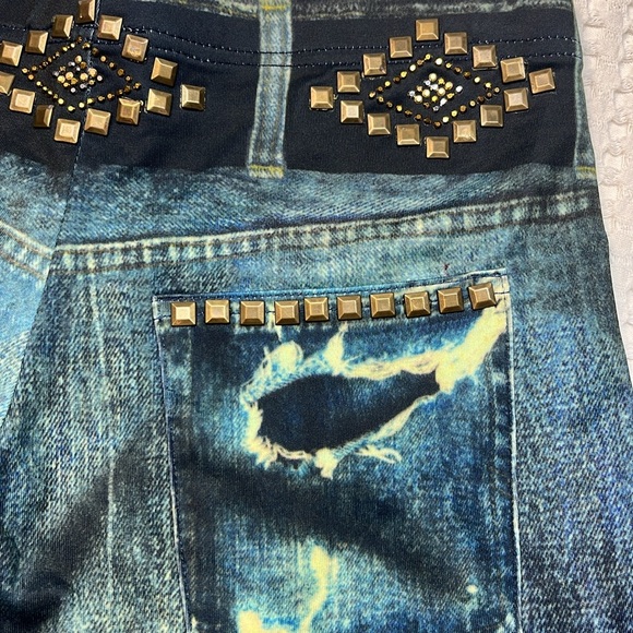 NWT Paris Angle Ripped Jean With Bedazzle Size Small - Picture 13 of 17
